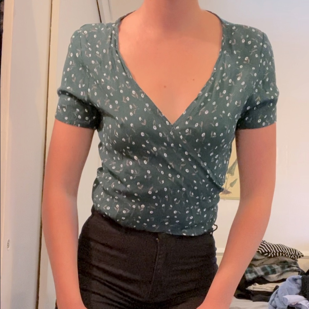 Brandy Melville crop-top wrap around shirt